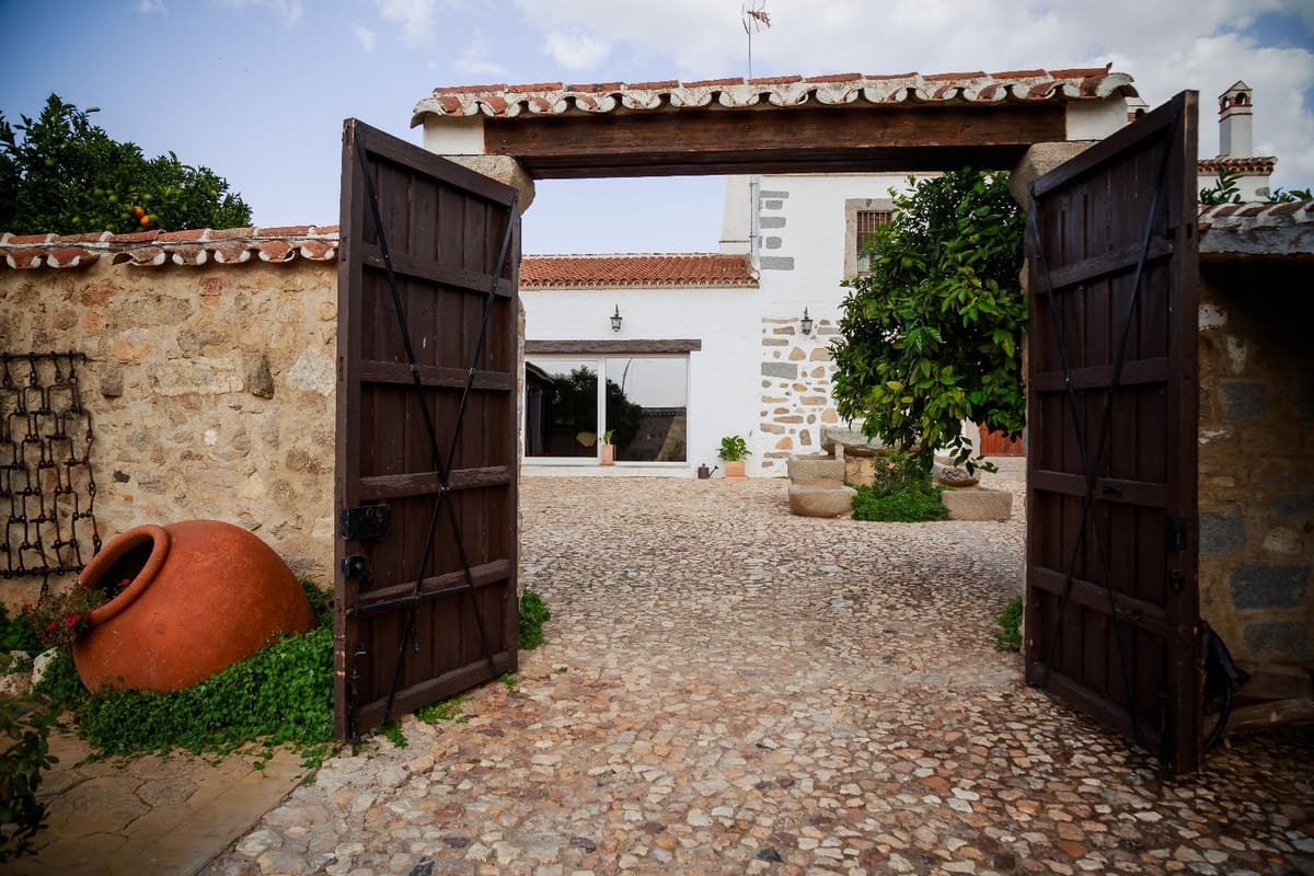 Beneficios de Escaparte a un Cortijo Rural Cortijo rural - ventorro de sales