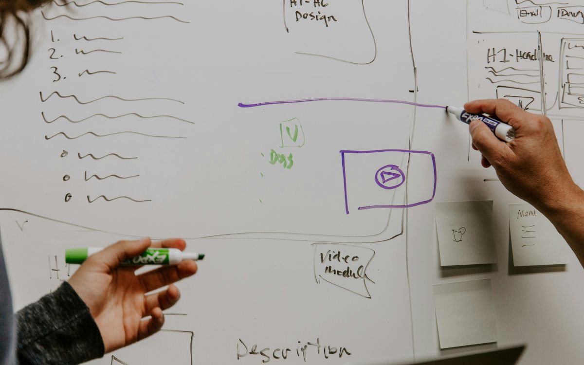 Mentalidad de crecimiento: el punto de inflexión entre quedarte atrás o construir tu futuro expertos digitales ayudando a convertir ideas en estructuras online reales