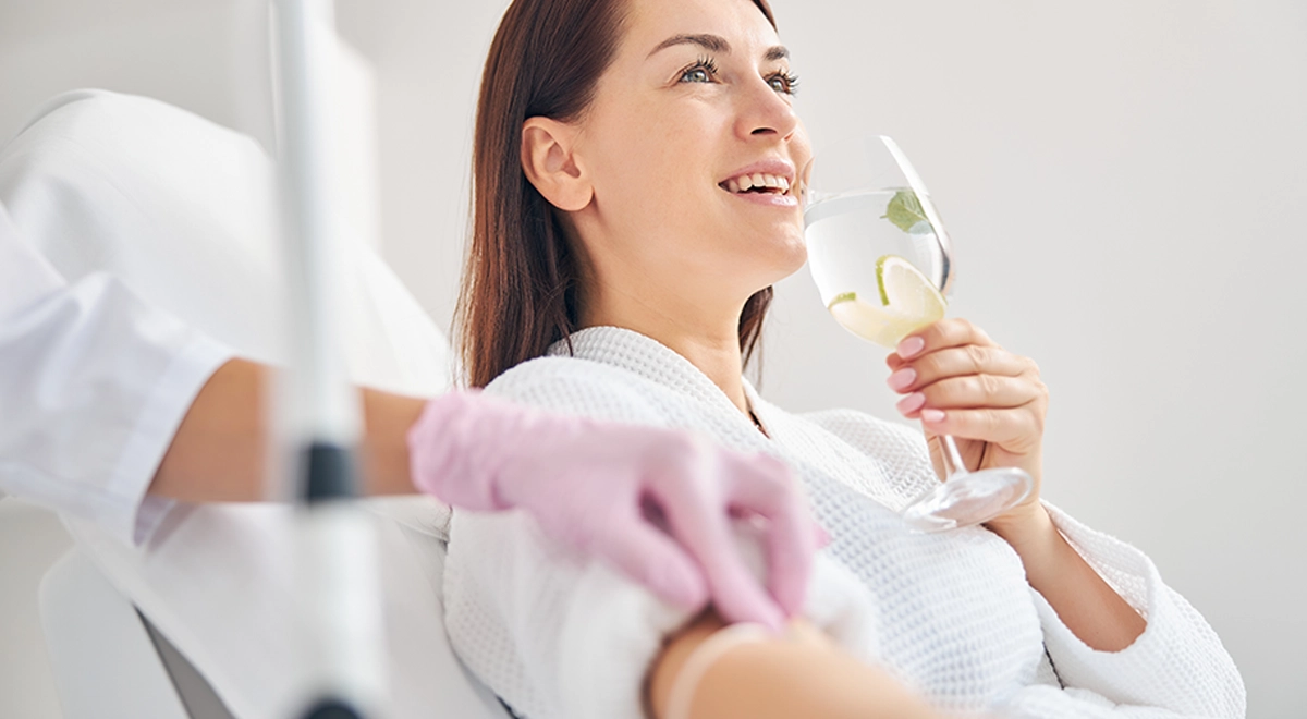 Sueroterapia: el impulso de vitaminas que puede ayudar a mejorar tu energía y rendimiento diario Sueroterapia